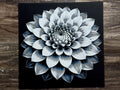 Dahlia – 3D-printet HueForge-bilde flatt på arbeidsbenk