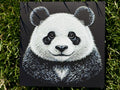 Panda – 3D-printet HueForge-bilde flatt på underlag