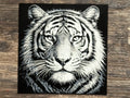 Tiger – 3D-printet HueForge-bilde flatt på underlag